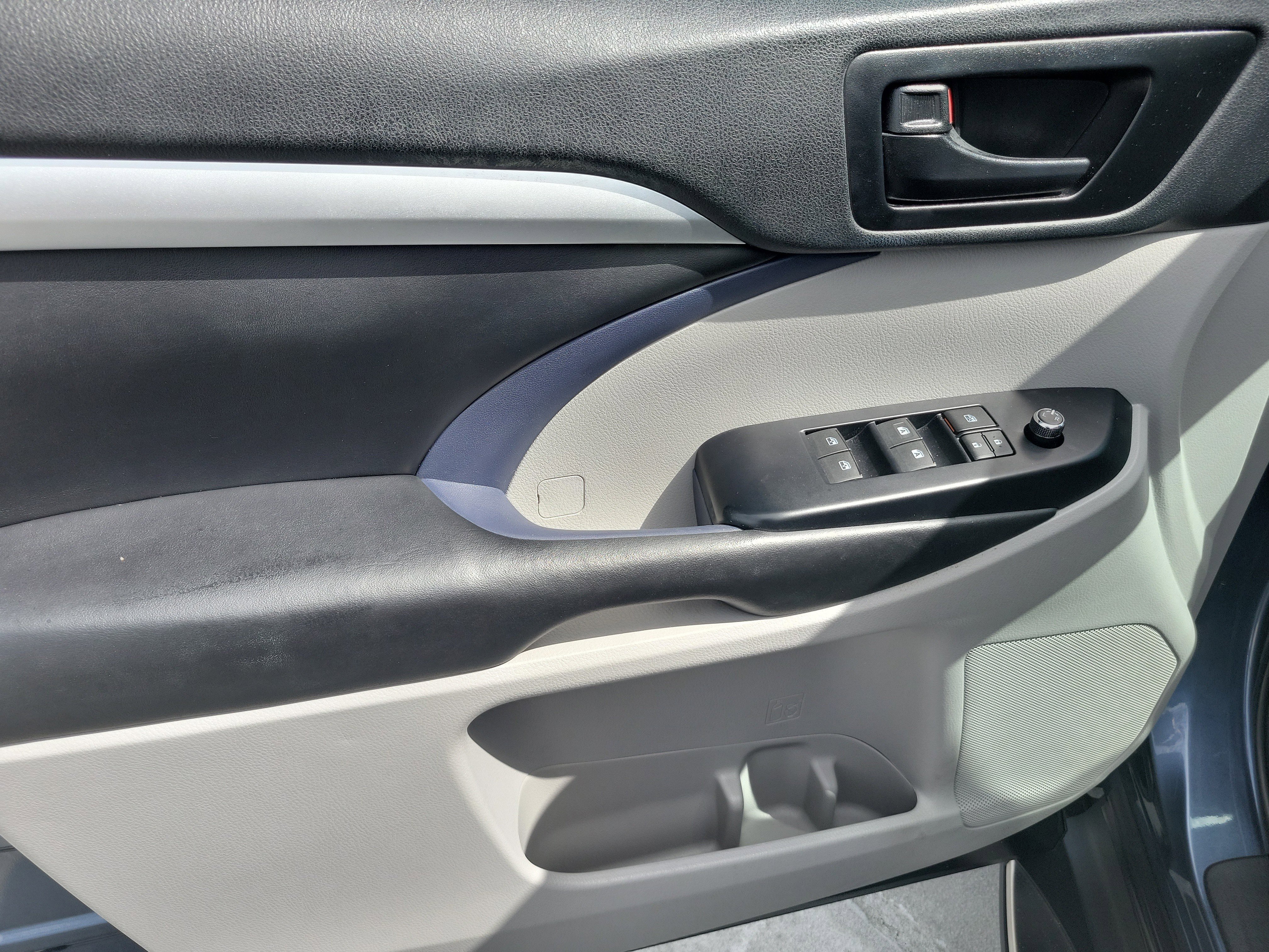 Used 2019 Shoreline Mist Toyota LE Plus image 20