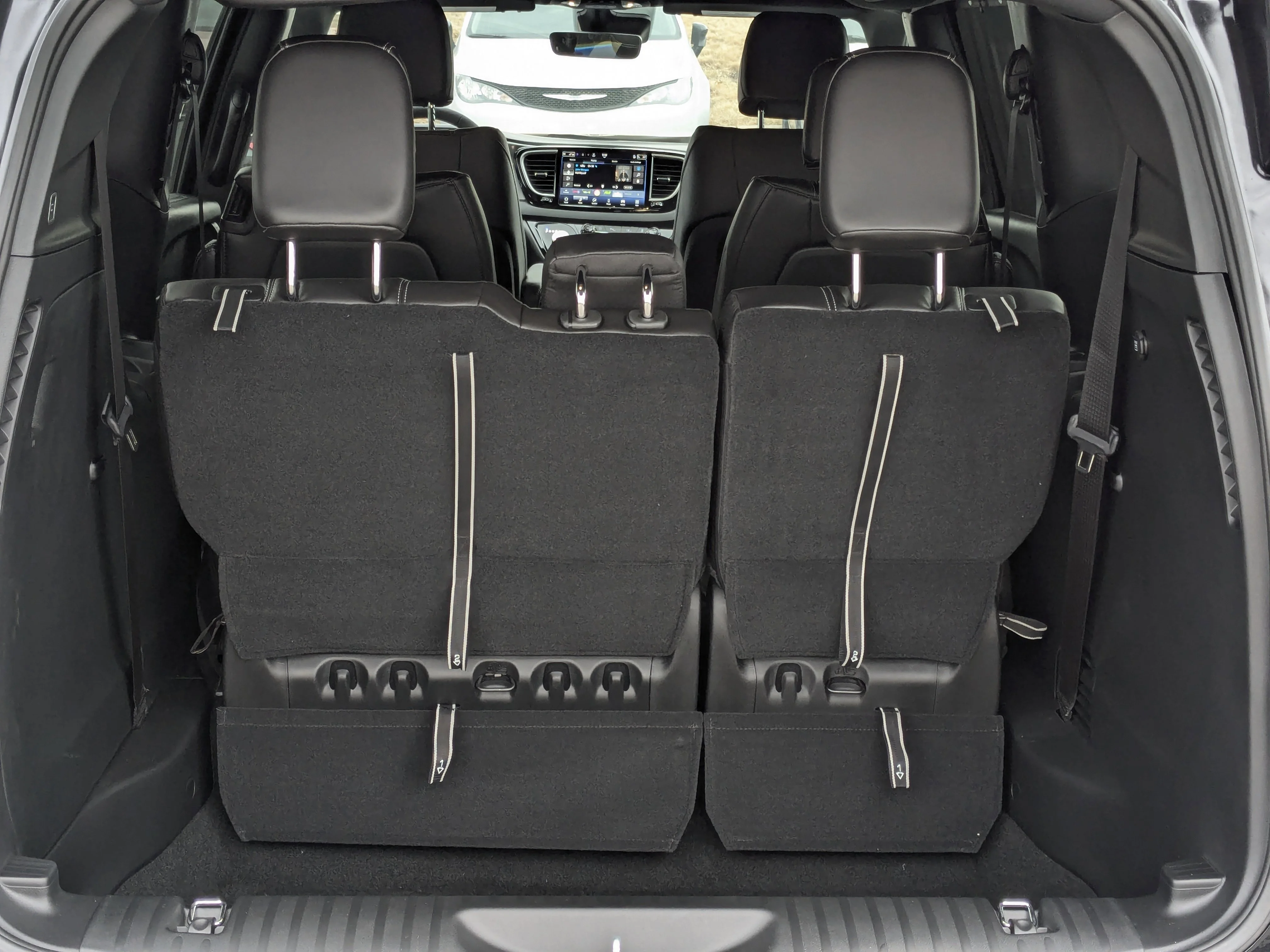 New 2026 Black Chrysler SXT - Power Liftgate - Power Sliding Doors - Leather - Remote Starter & Tons More! image 30