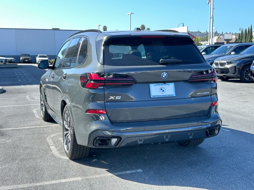 New 2026 Dravit Grey Metallic BMW xDrive50e image 3