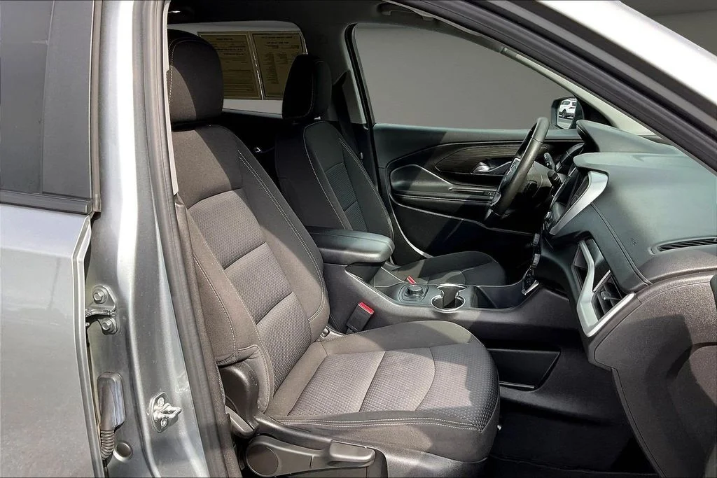 Used 2024 Silver GMC SLE image 32