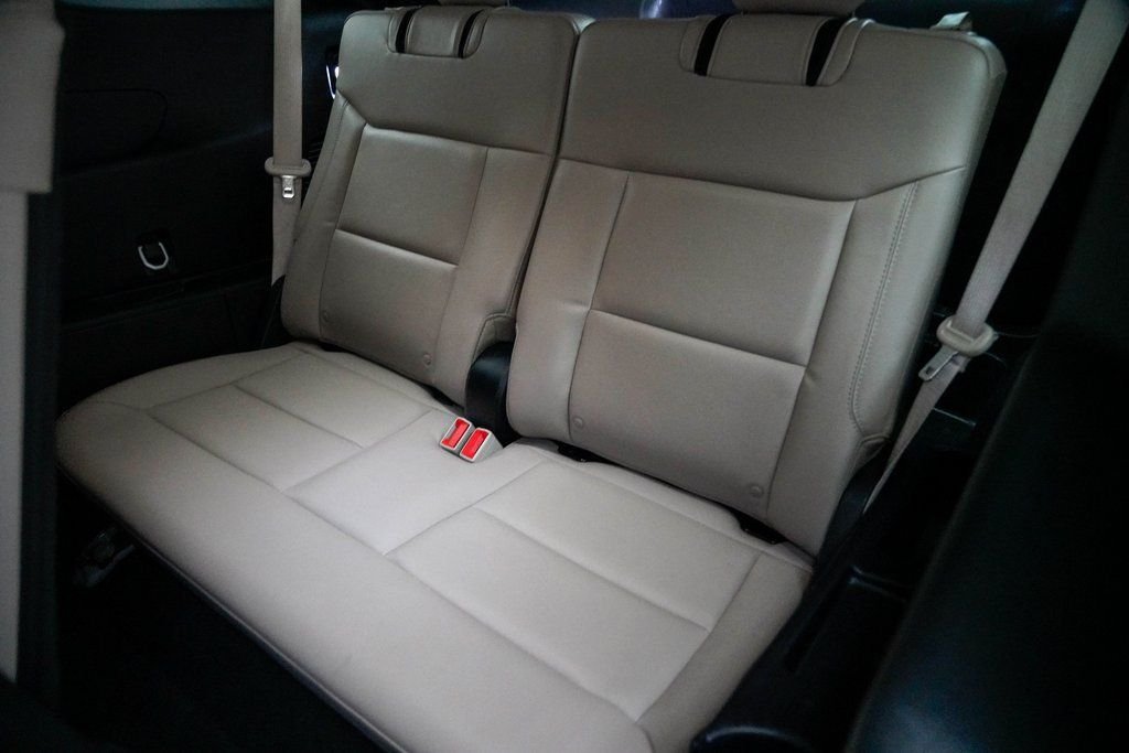 Used 2023 White Ford Limited image 25