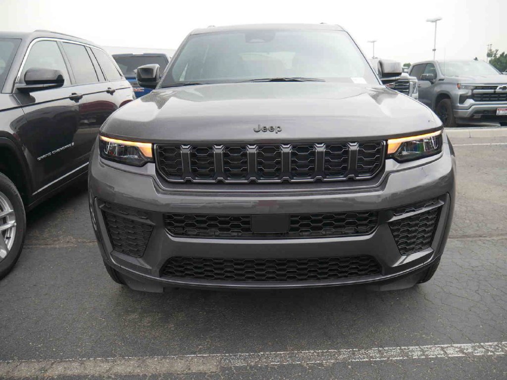 New 2026 Baltic Gray Metallic Clear-Coat Exterior Paint Jeep Laredo image 2
