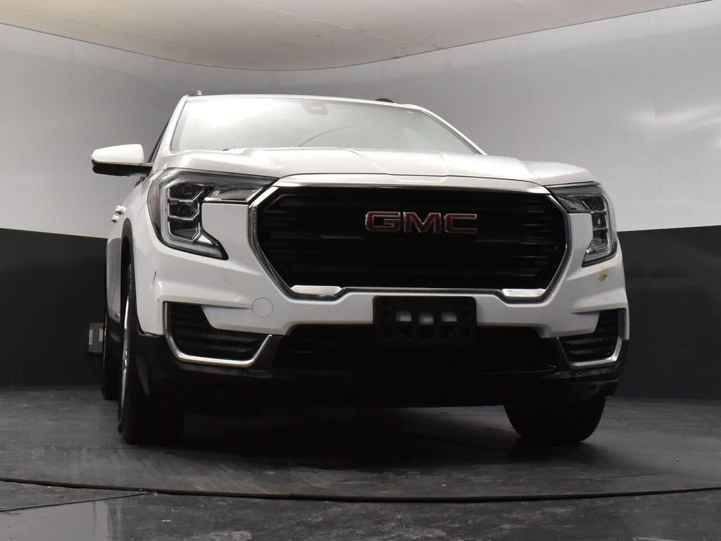 Used 2022 White GMC SLE image 8