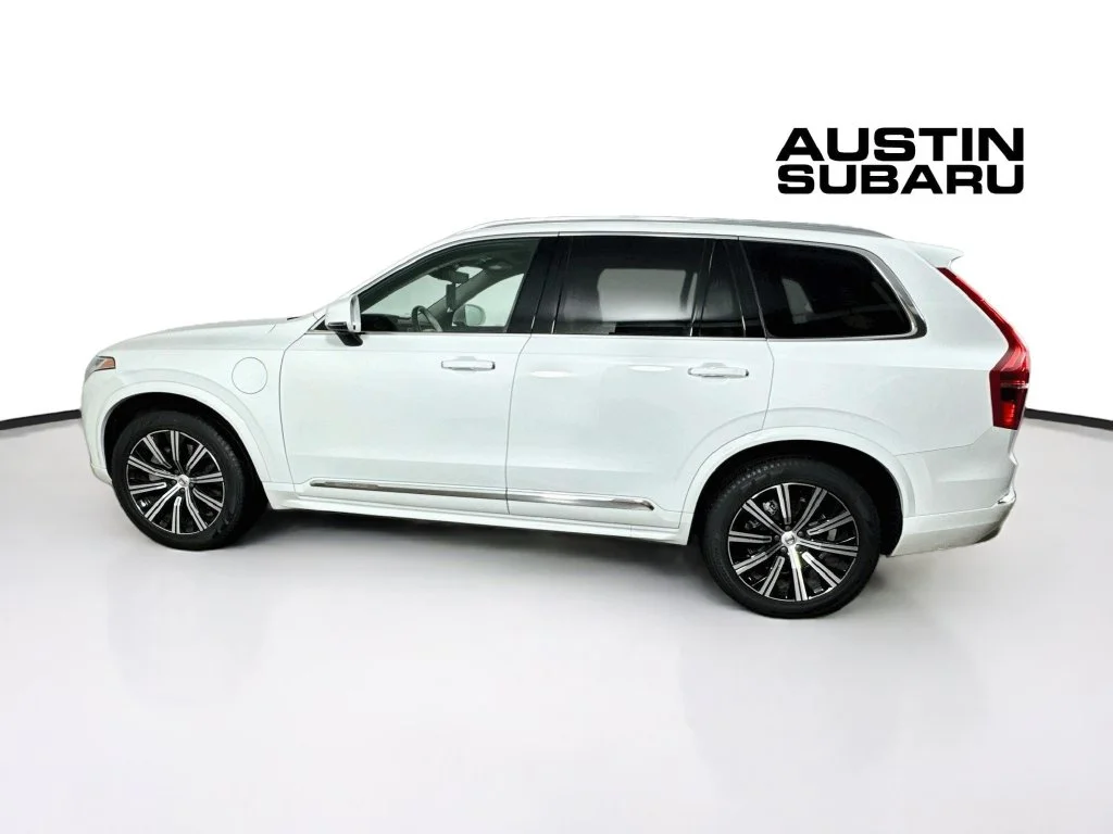 Used 2022 White Volvo T8 Inscription 6 Passenger image 4