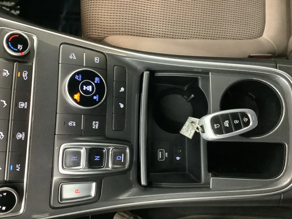 Used 2022 Quartz White Hyundai SEL image 19