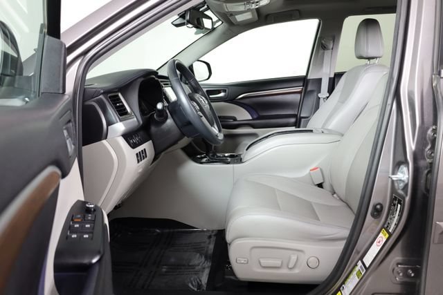 Used 2016 Gray Toyota Limited V6 image 42