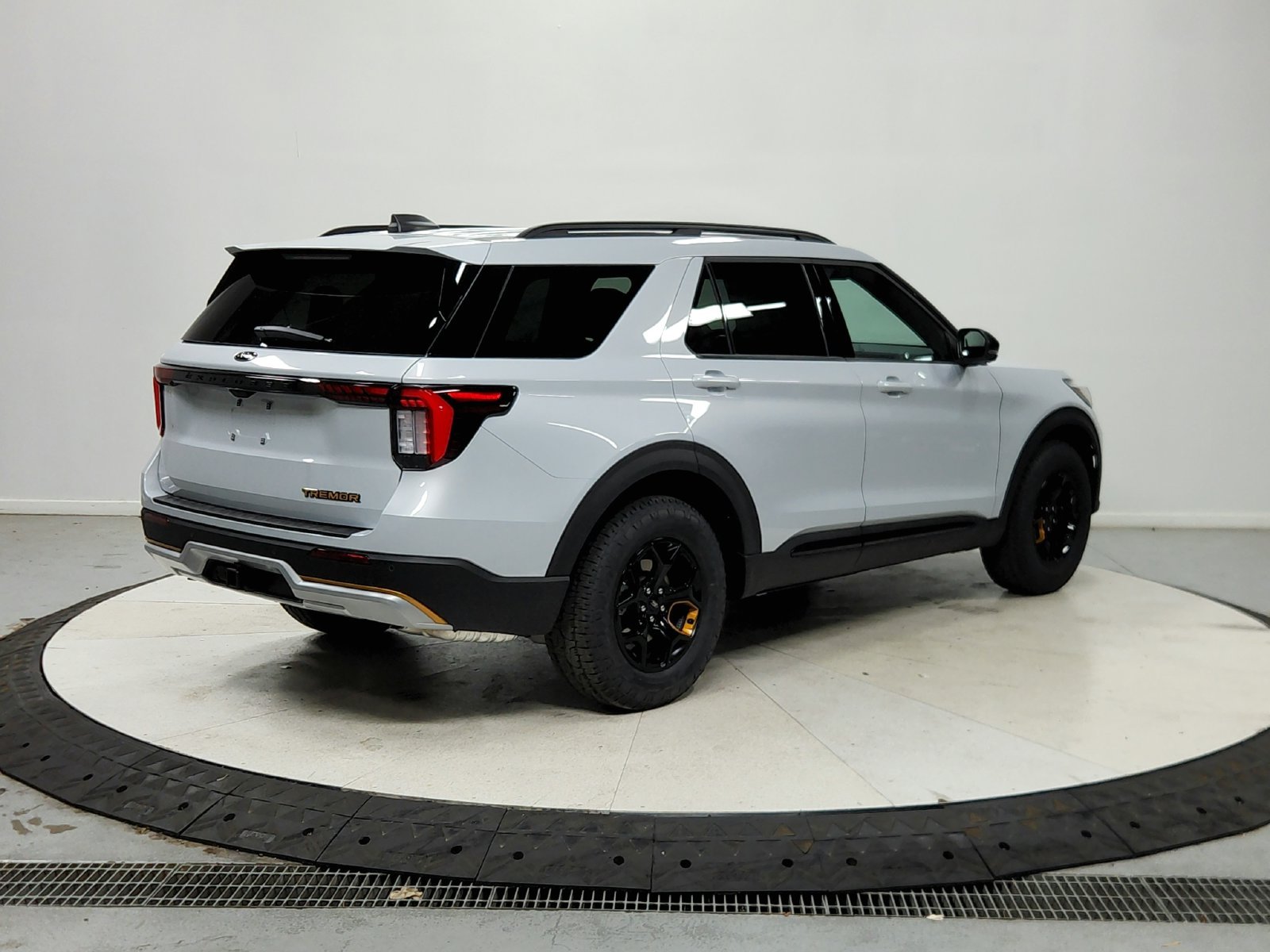 New 2026 Space White Metallic Ford Tremor® image 8
