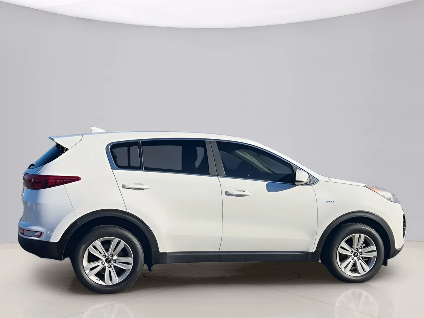 Used 2017 White Kia LX image 9