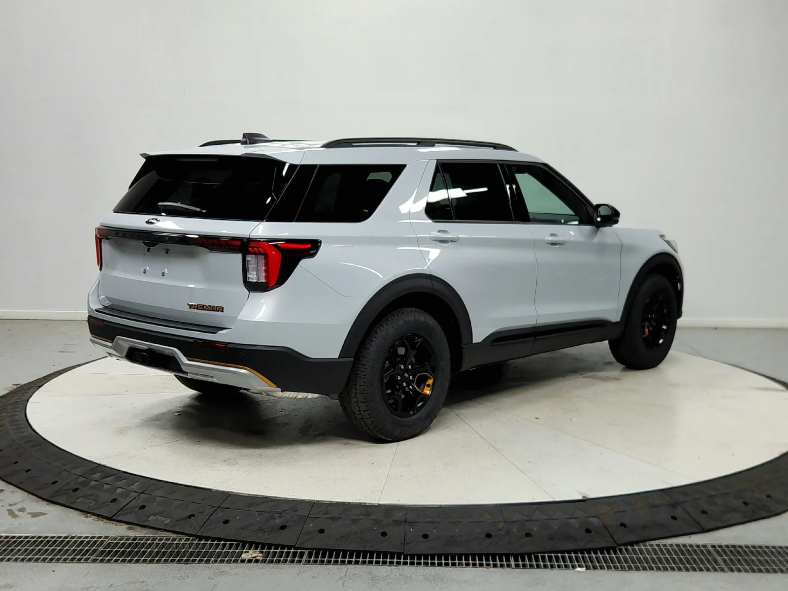 New 2026 White Ford Tremor image 8