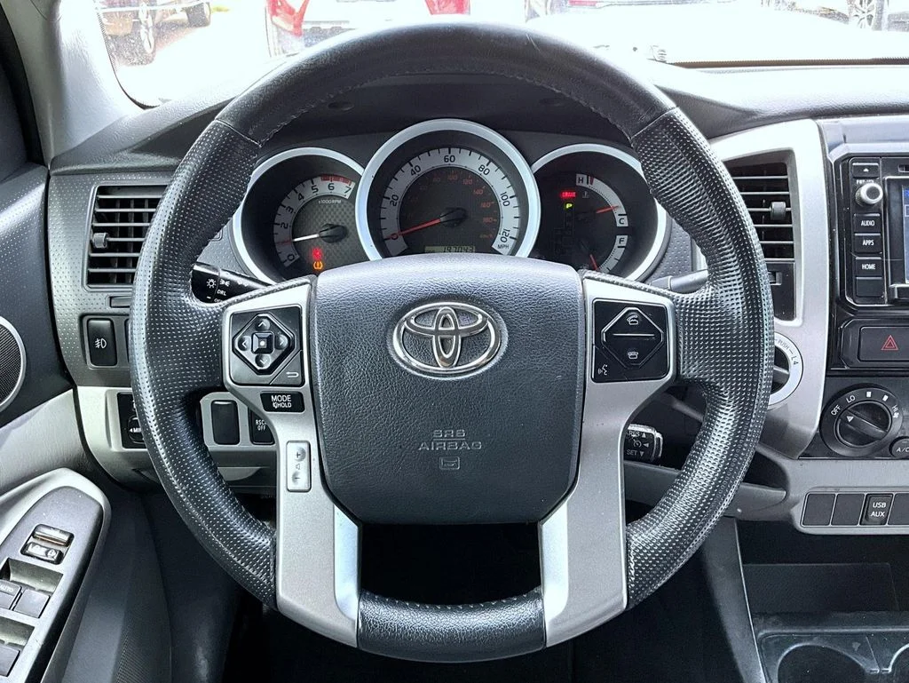 Used 2014 White Toyota Base image 11
