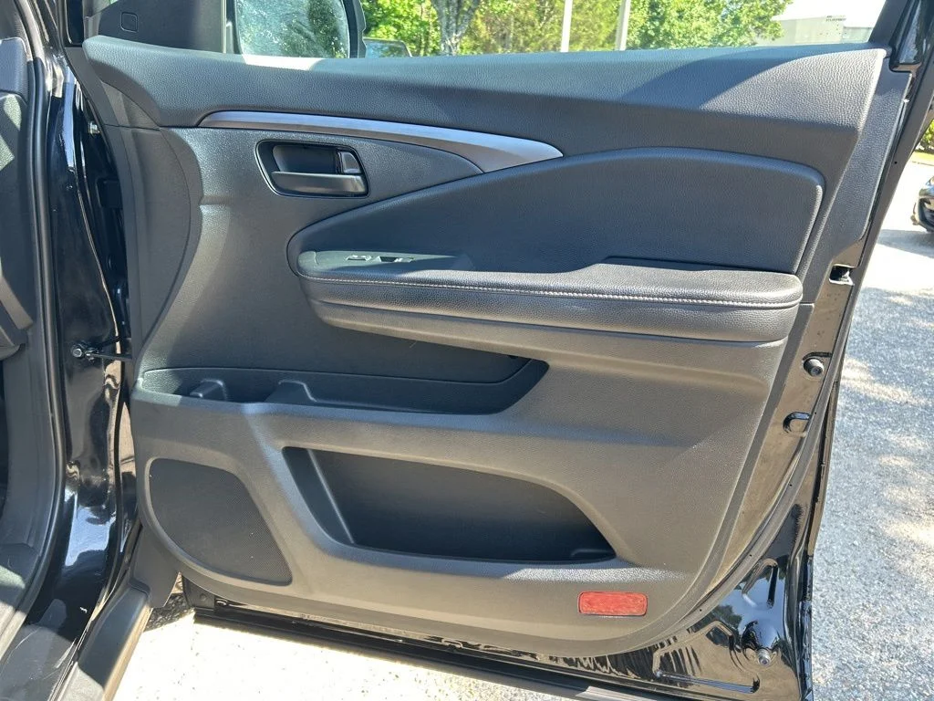 Used 2022 Black Honda EX-L image 18