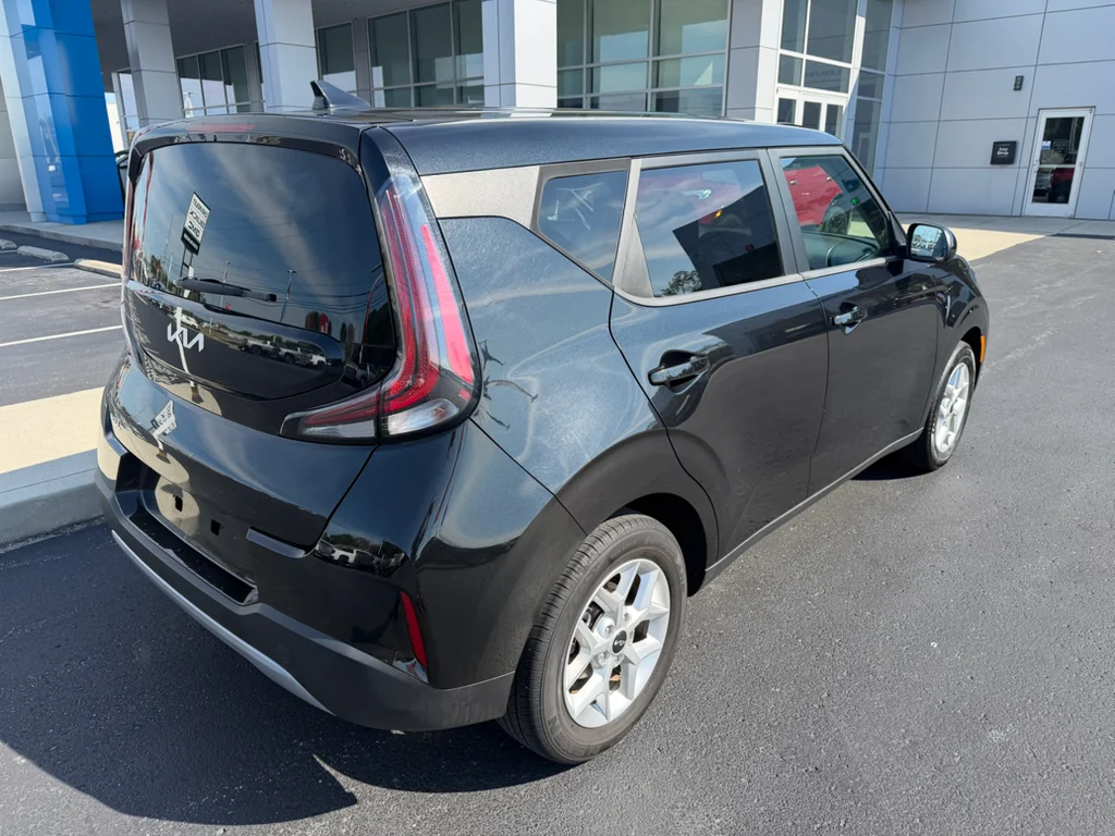 Used 2024 Black Kia LX image 5
