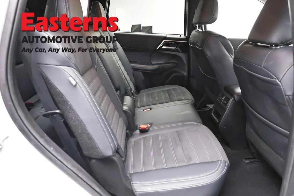Used 2024 White Mitsubishi SE image 22