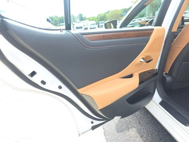 Used 2025 White Lexus 350 image 31