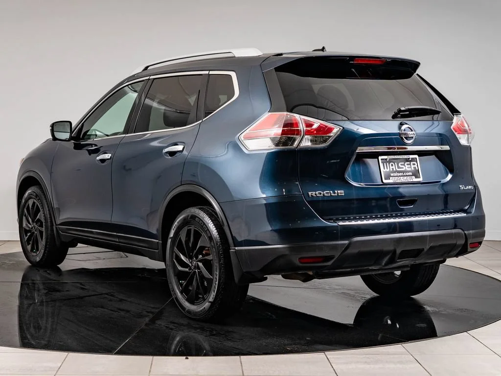 Used 2015 Arctic Blue Metallic Nissan SL image 6