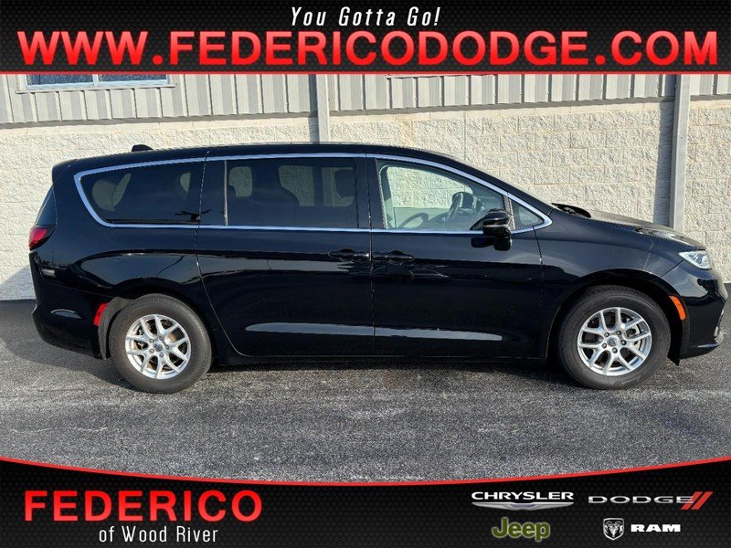 Used 2024 Diamond Black Crystal Pearlcoat Chrysler Touring L FWD image 1