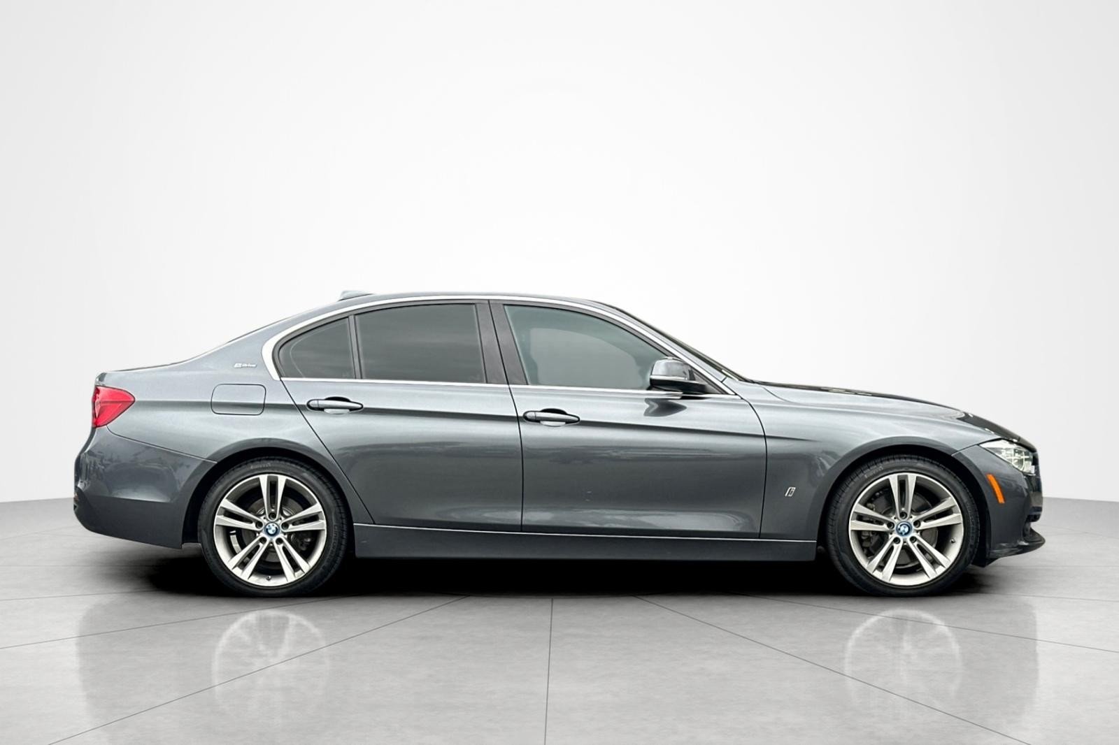 Used 2017 Mineral Gray Metallic BMW 330e iPerformance image 6