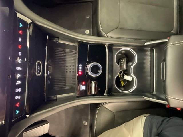 New 2026 Bright White Clear-Coat Exterior Paint Jeep Altitude image 21