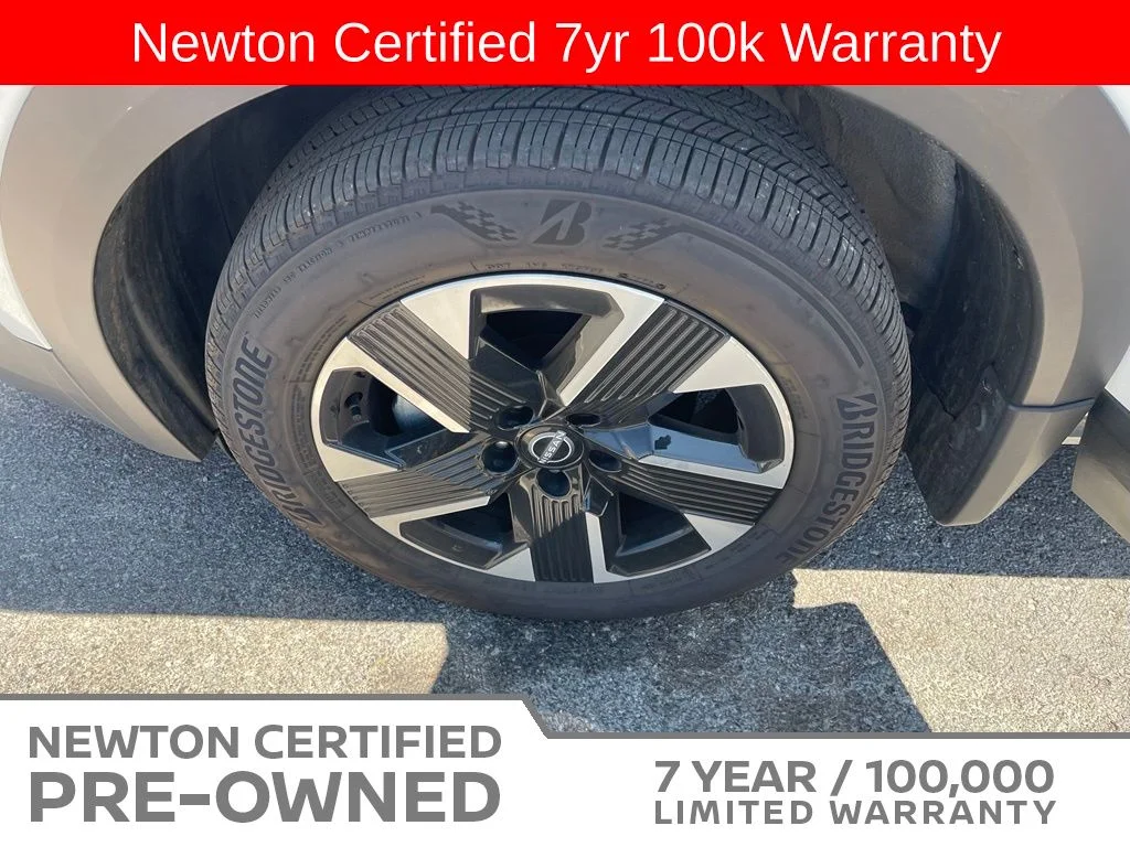 Certified Used 2025 Aspen White/Super Black Nissan SR image 18
