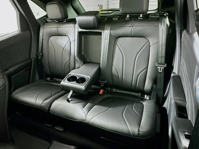 New 2025 Silver Ford Base image 12