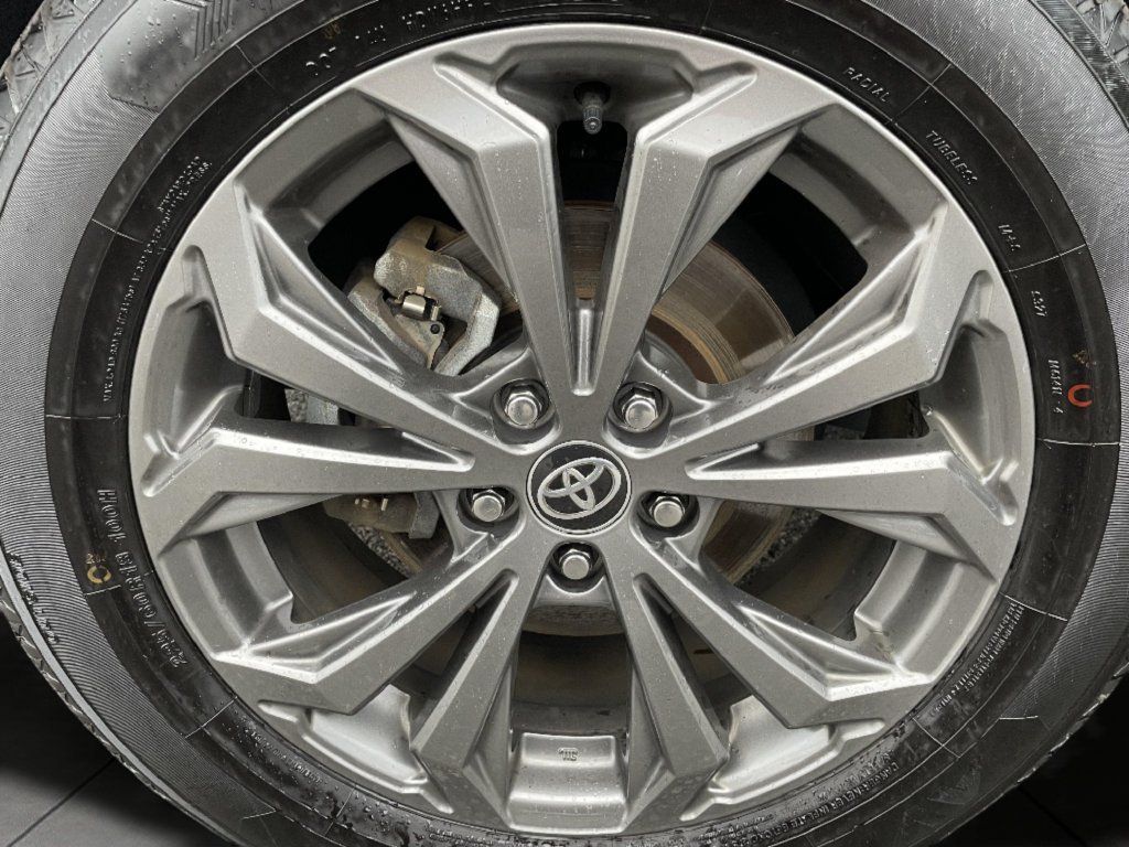 Certified Used 2024 Pearl Toyota XLE Premium image 27