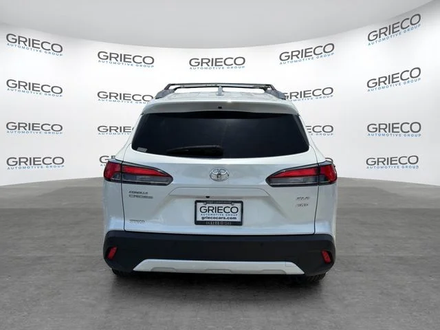 Used 2022 Beige Toyota XLE image 6