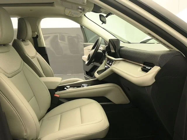 New 2026 Star White Metallic Tri-Coat Ford Active image 17