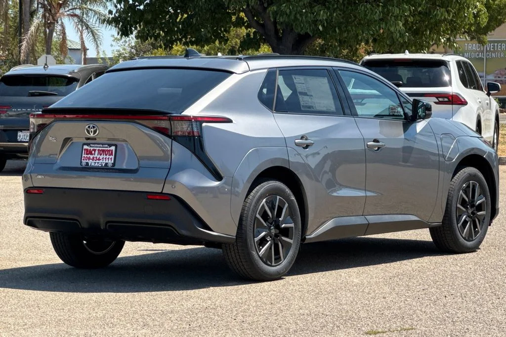 New 2026 Heavy Metal <sup>1</sup> Toyota  XLE image 5