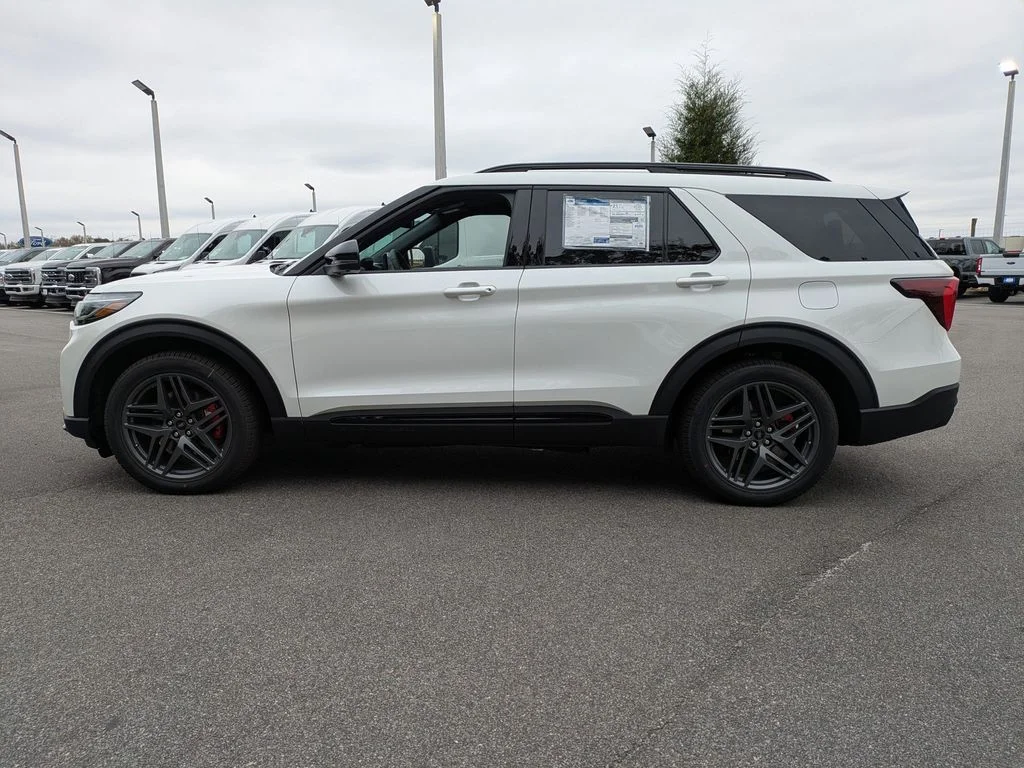 New 2026 Star White Metallic Tri-Coat Ford ST image 7