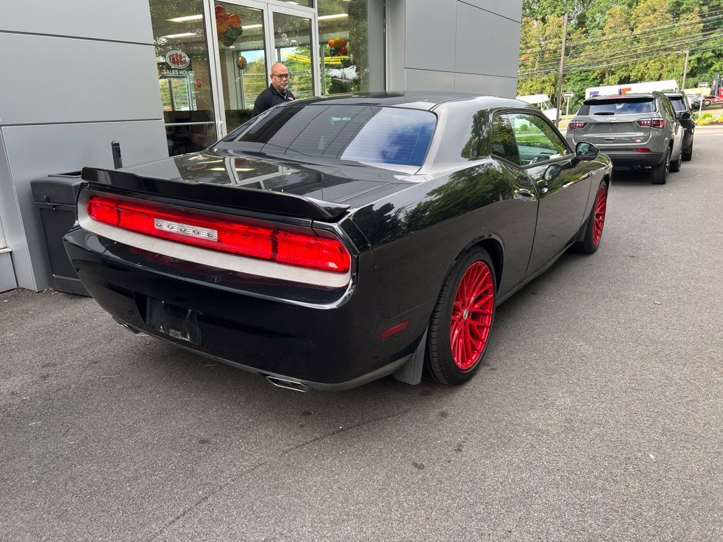 Used 2013 Black Dodge SXT image 4