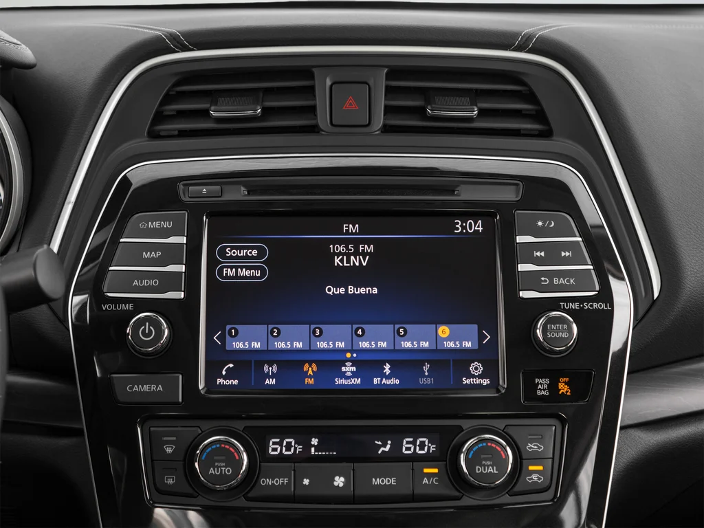 Used 2022 Gray Nissan Platinum image 16