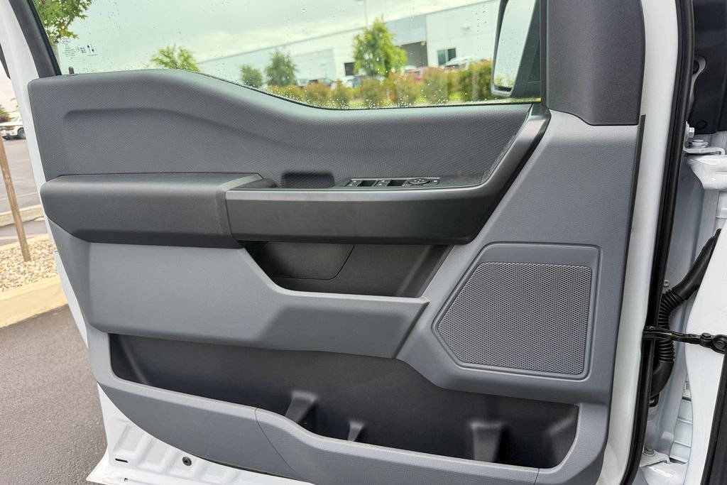 New 2026 Oxford White Ford XL image 13