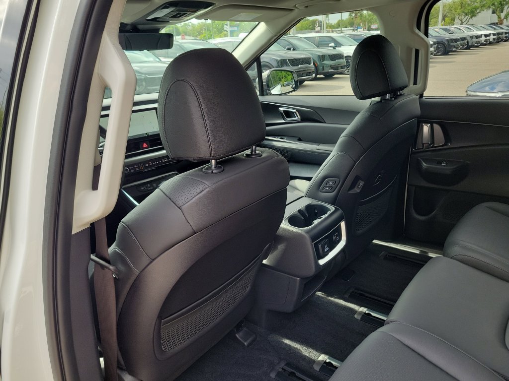 New 2026 Snow White Pearl Kia SX Prestige image 17