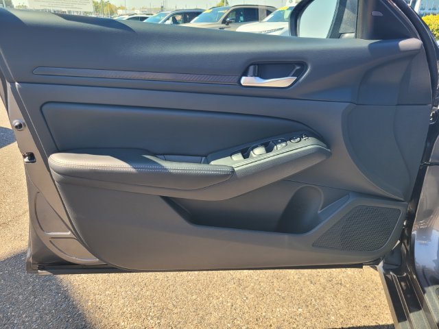 Used 2025 Gray Nissan 2.5 SV image 18