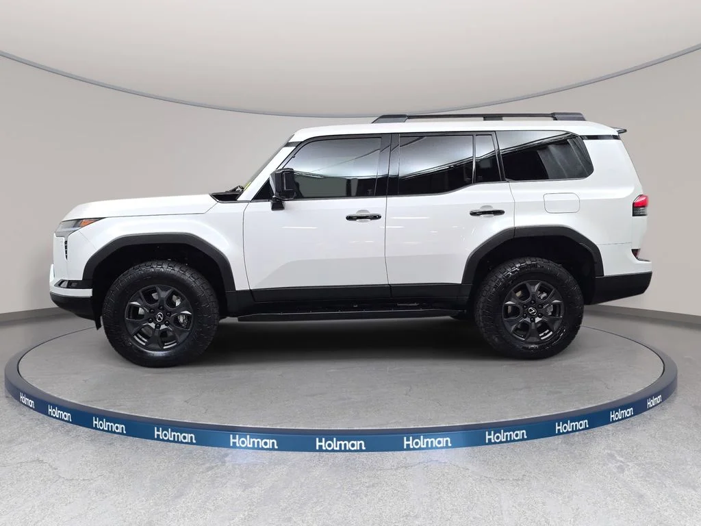 Used 2025 White Lexus 550 Overtrail+ image 9