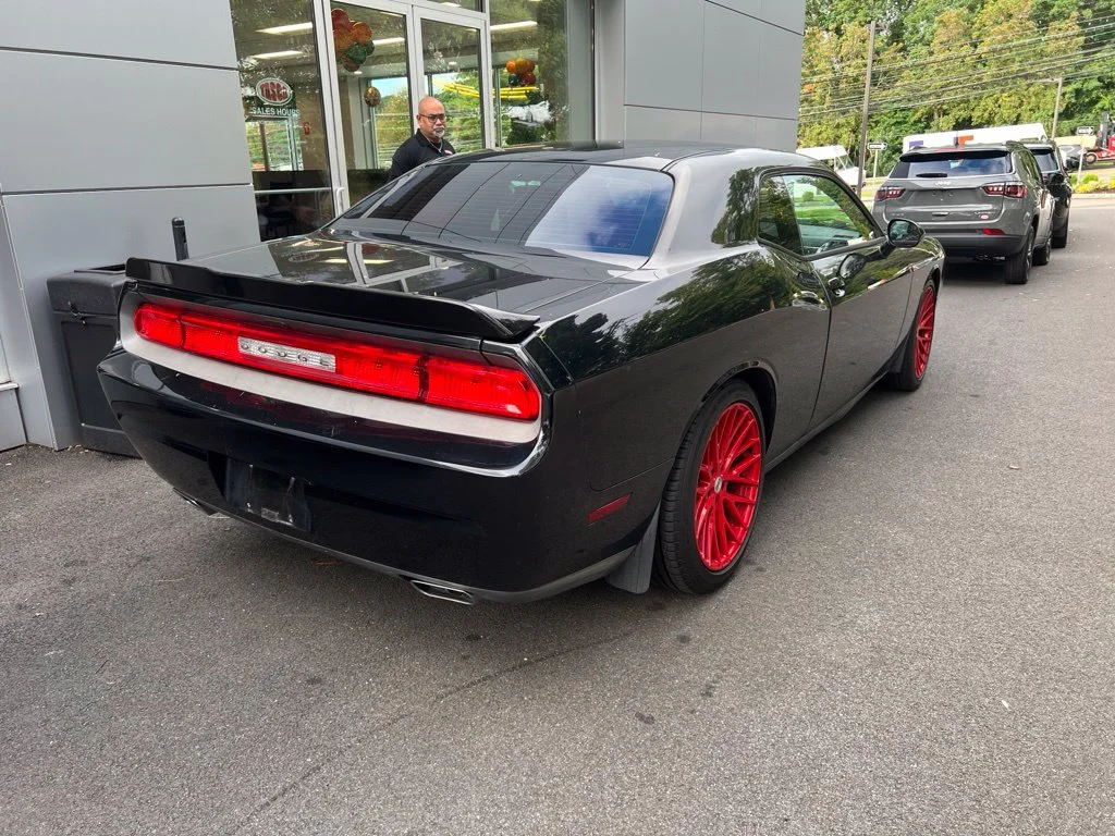 Used 2013 Black Dodge SXT image 4