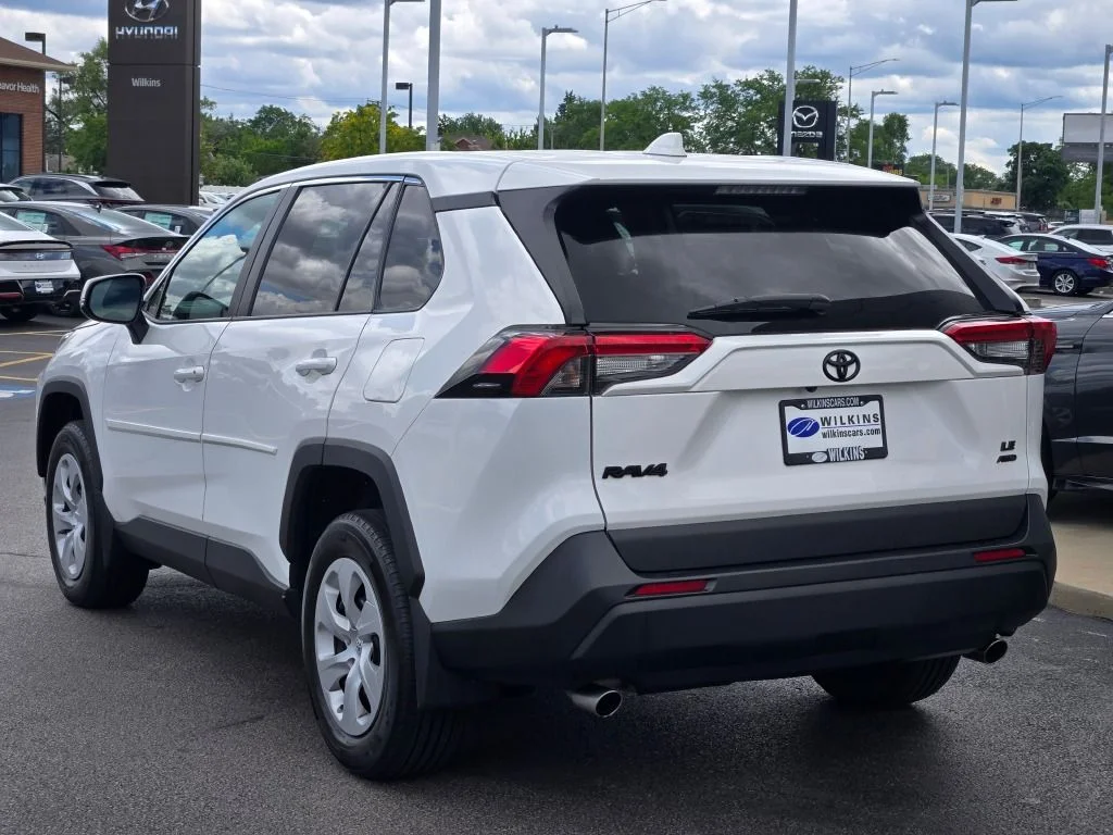 Used 2023 Ice Toyota LE image 13