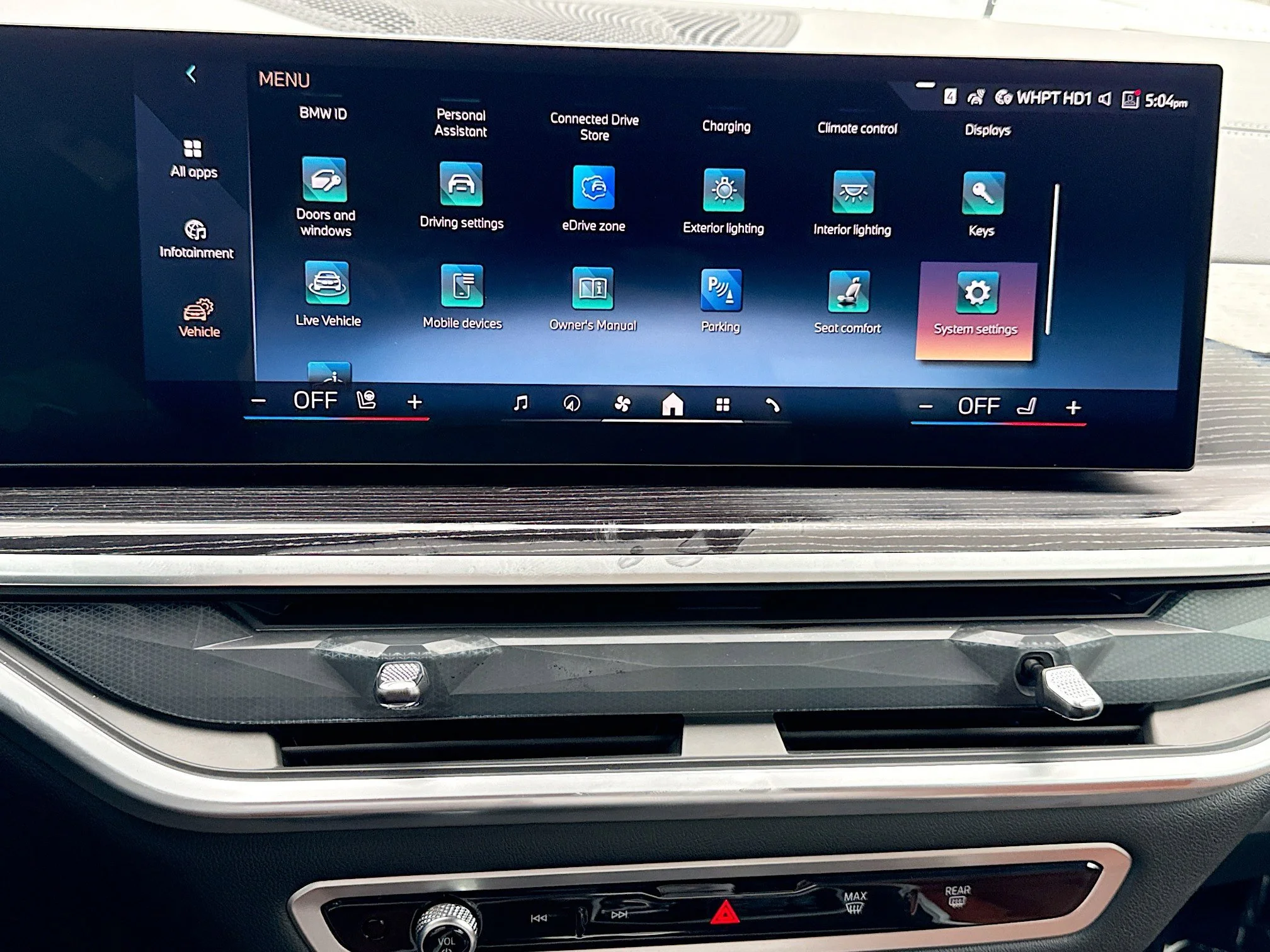 New 2026 Black Sapphire Metallic BMW xDrive50e image 29