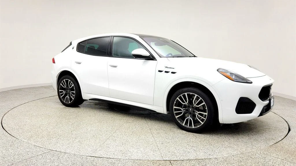 Used 2023 Bianco Maserati Modena AWD image 3