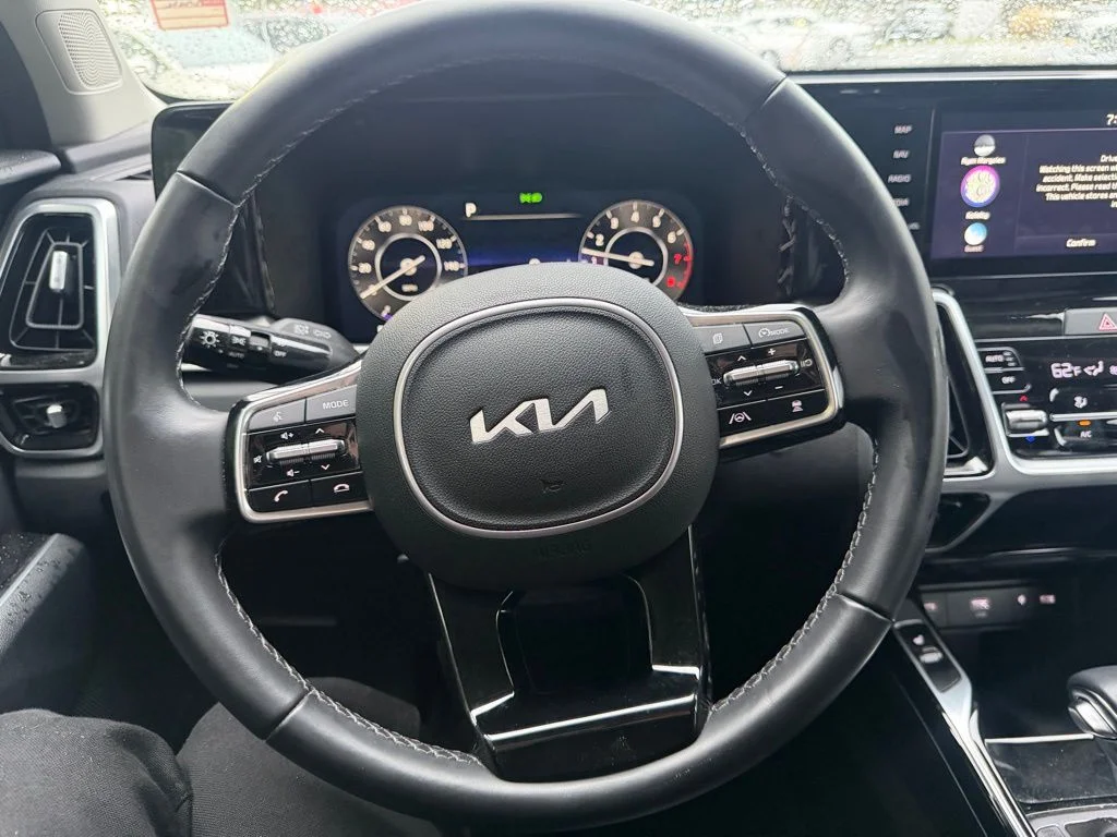 Used 2023 Glacial White Pearl Kia SX image 17