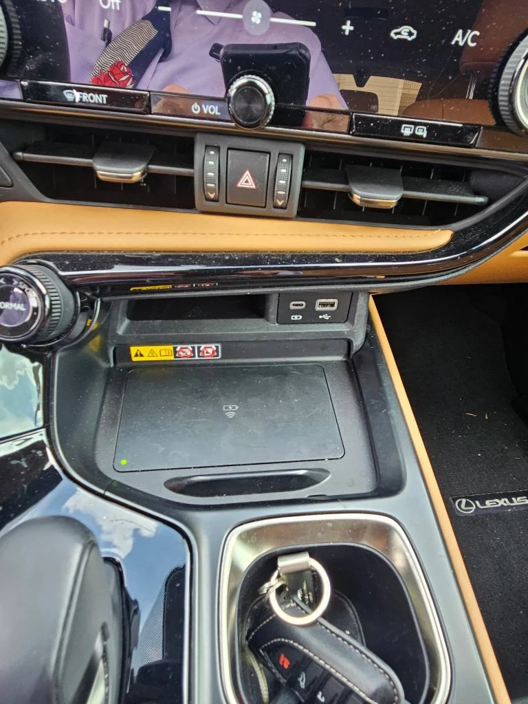 Used 2025  Lexus 350h Luxury image 11