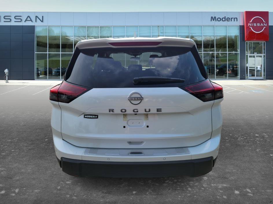 Used 2025 Everest White Pearl Nissan SV image 6