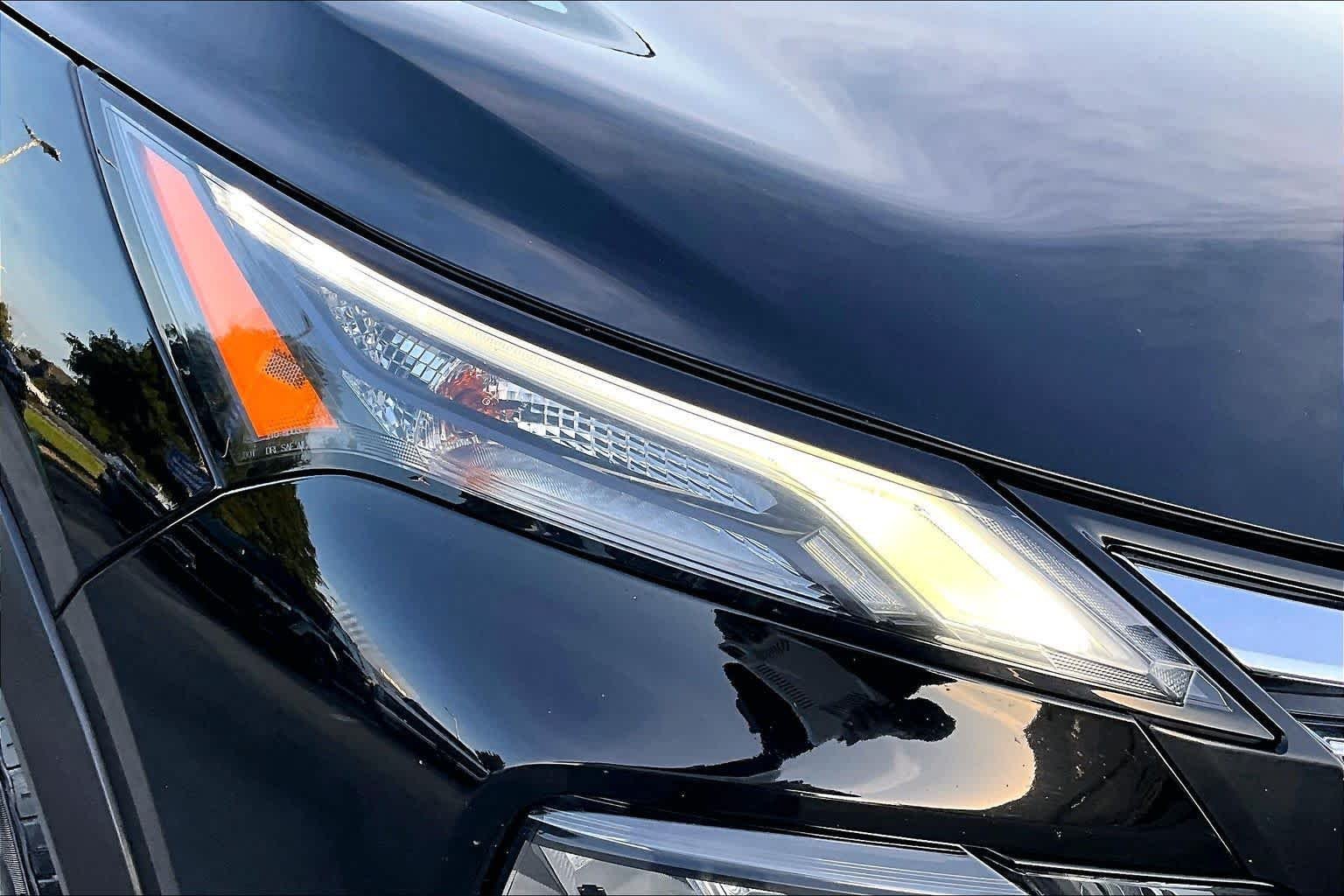 Used 2024 Super Black Nissan SV image 28