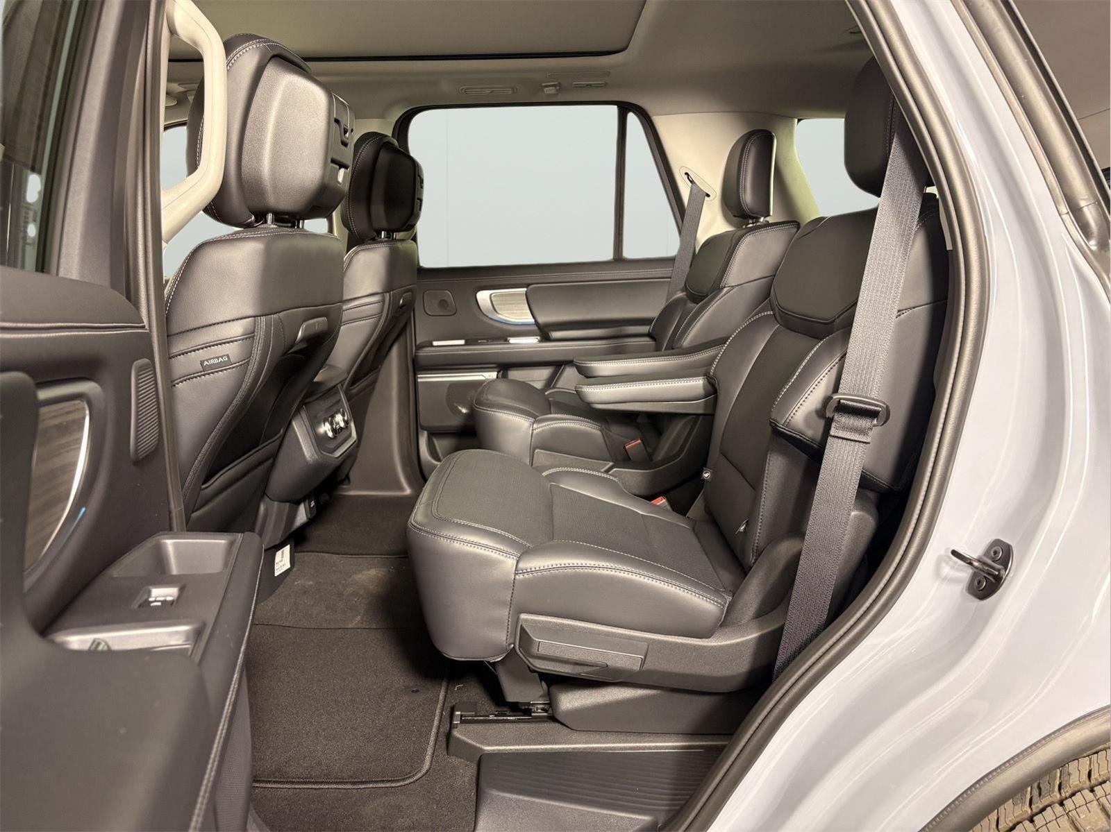 New 2026 Glacier Gray Metallic Tri-Coat Ford Platinum® image 15