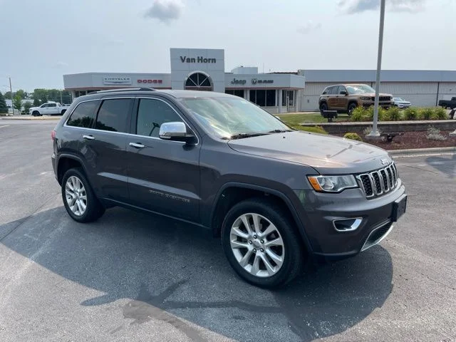 Used 2017 Crystal Metallic Jeep Limited image 1