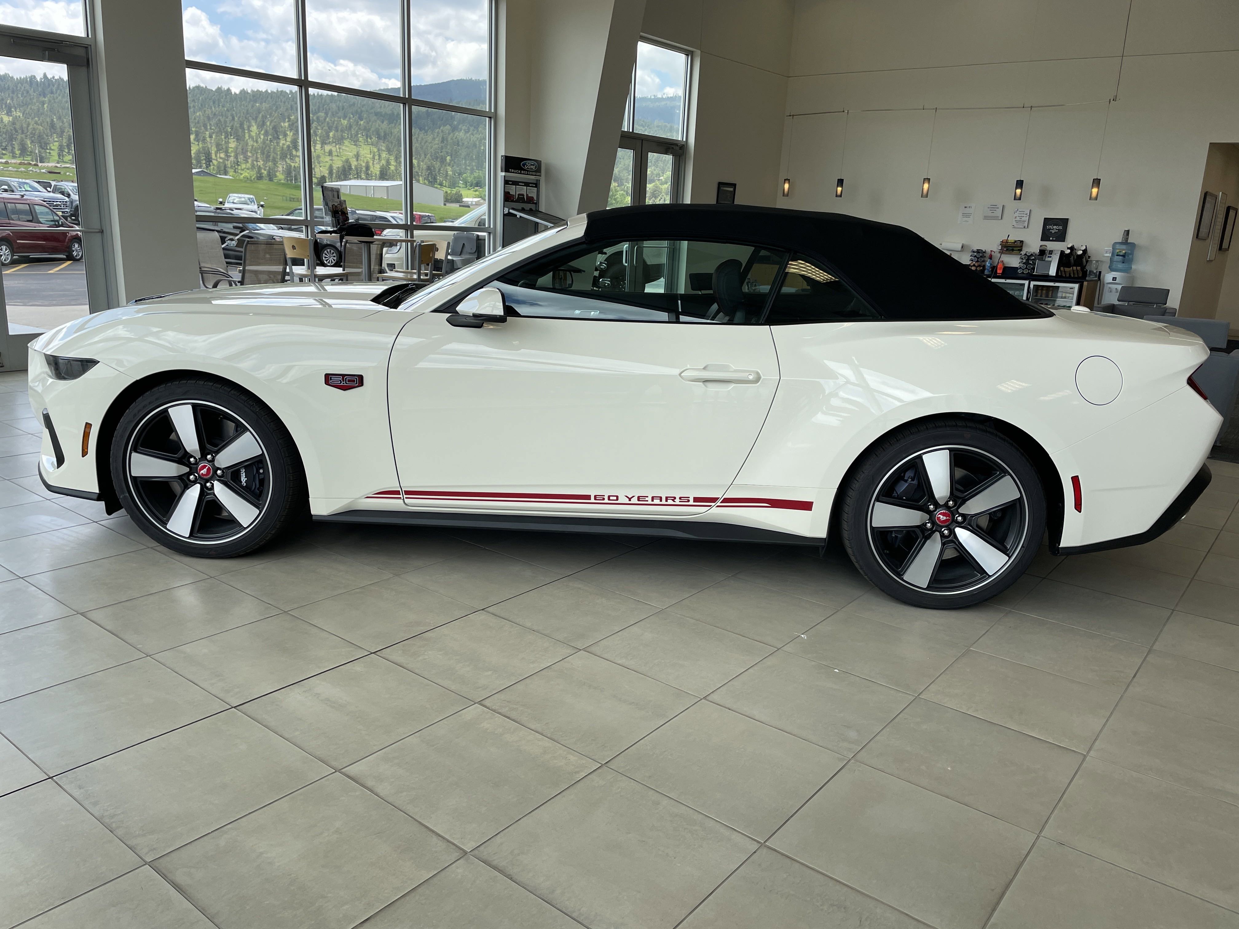 2025 Ford Mustang GT Premium Convertible - Photo 13