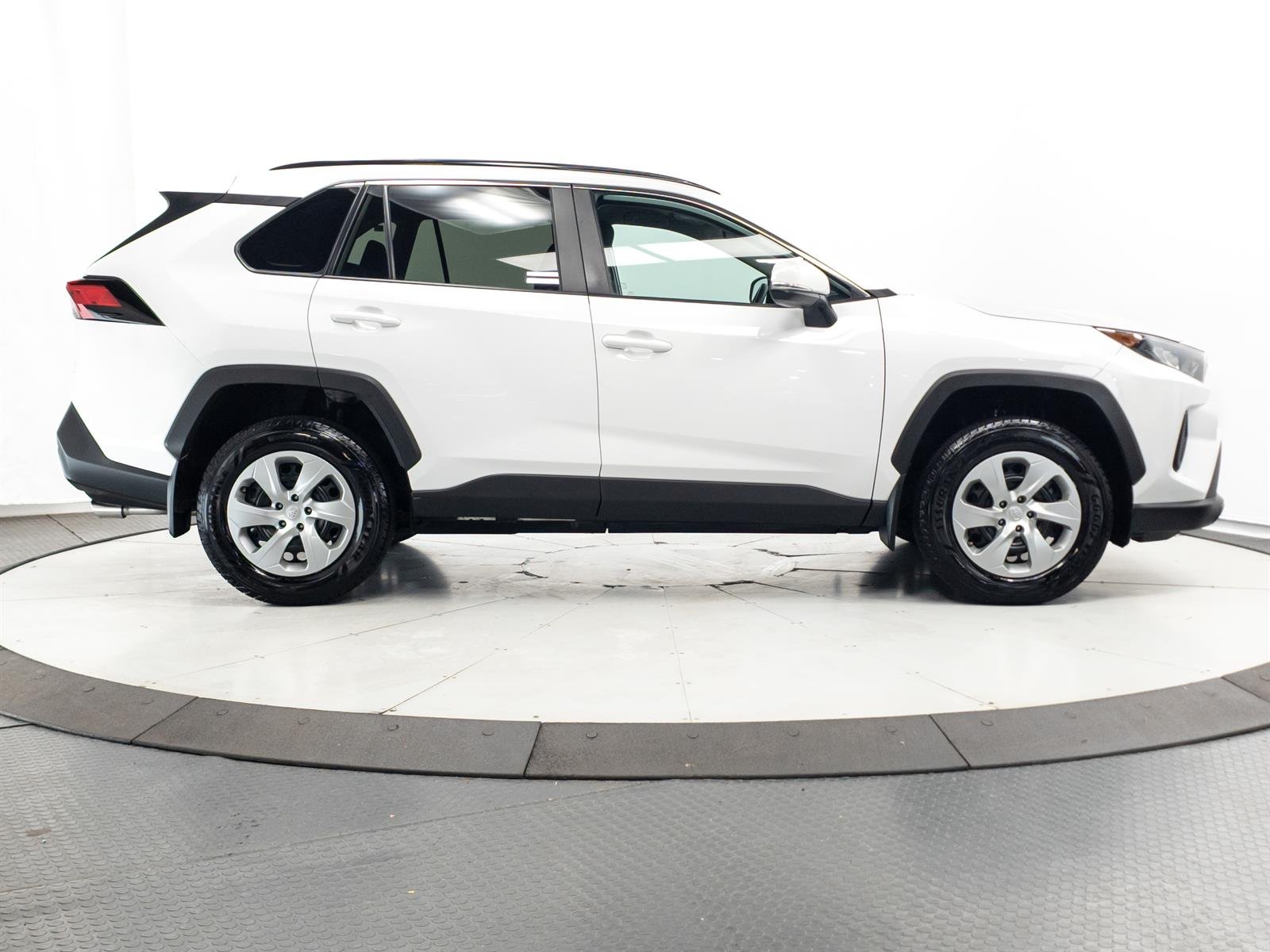 Used 2019 White Toyota LE image 12