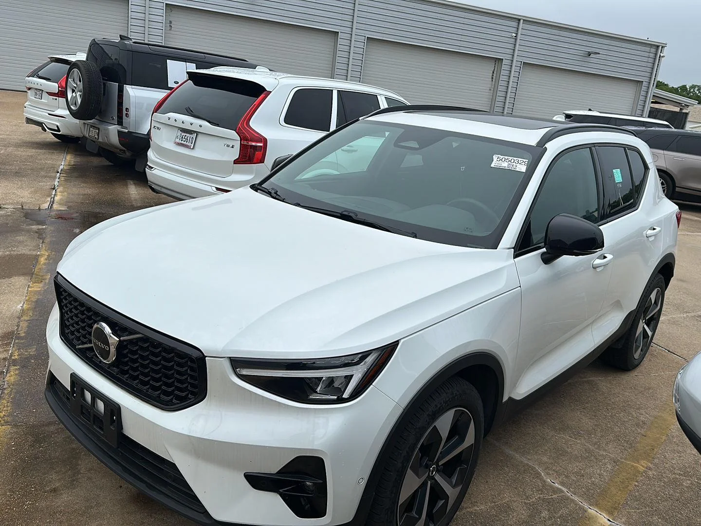 2025 Volvo XC40 B5 Plus Dark AWD's photo