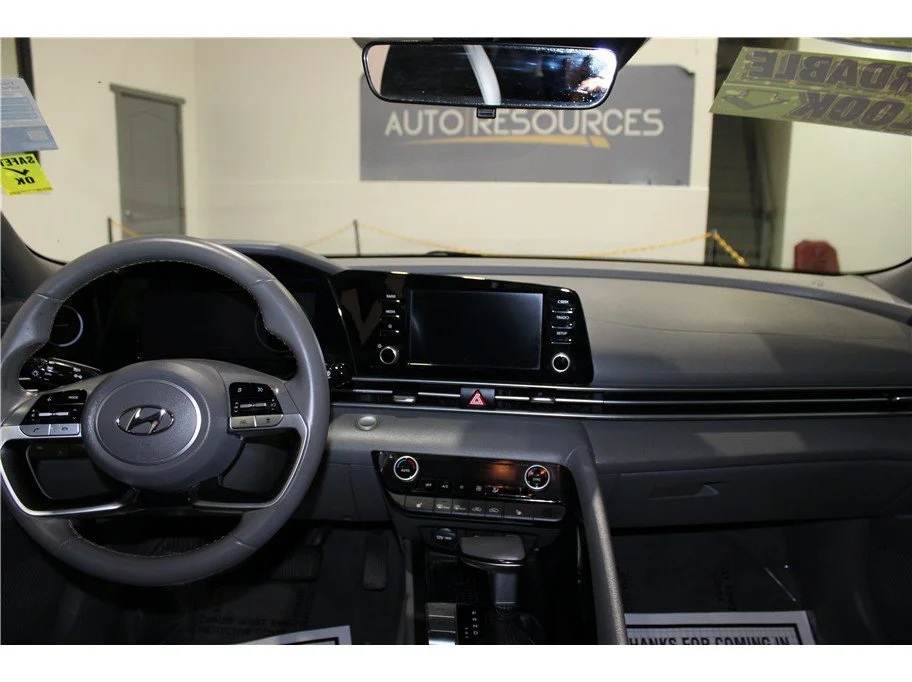 Used 2021 Quartz White Hyundai SEL image 13