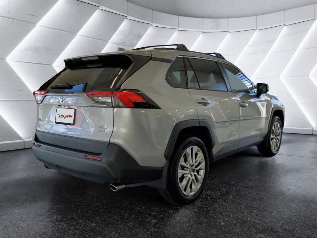 Used 2023 Silver Toyota XLE Premium image 4